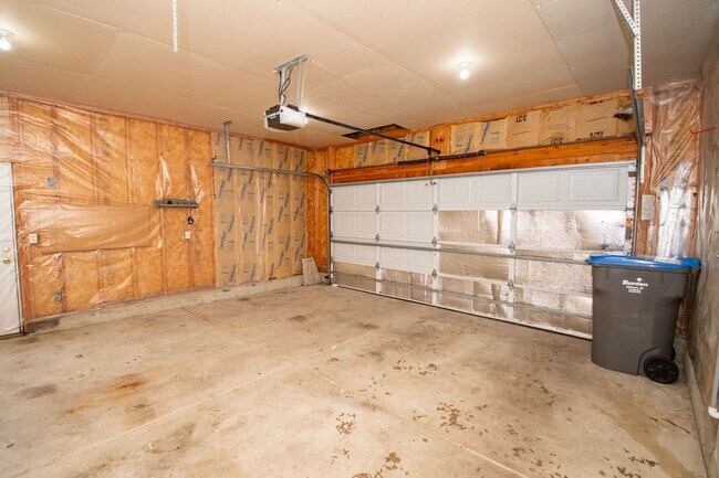 Building Photo - 4 Bedroom home in Granger, IN!