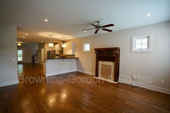 Building Photo - 540C Moore Ave
