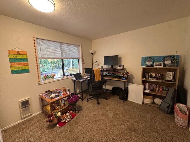 Building Photo - Wonderful Two-Story Seattle House ready to for a family to make it a HOME!