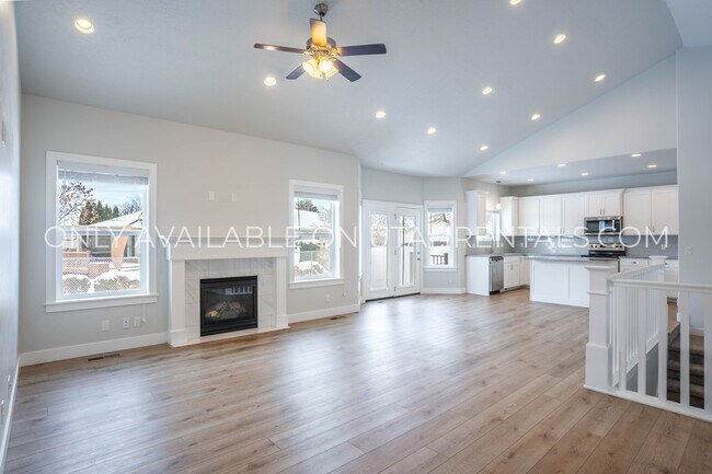 Building Photo - 472 S 230 W