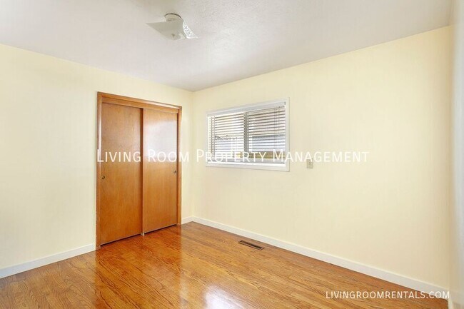 Building Photo - 8414 N Peninsular Ave