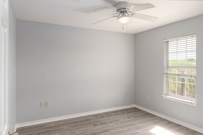 Building Photo - College Station home with stalls and arena on site!