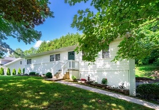 Building Photo - 558 Riceville Rd