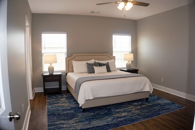 Building Photo - Beautiful 3 Bedroom, 2 Bath Craftsman-Styl...