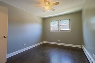 Building Photo - Modern Comfort in South Shore