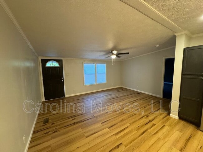 Building Photo - 321 Horseshoe Falls Rd