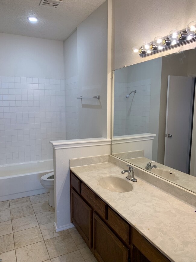Building Photo - LOVELY 3 BEDROOM 2 BATH HOME IN SPRING CRE...