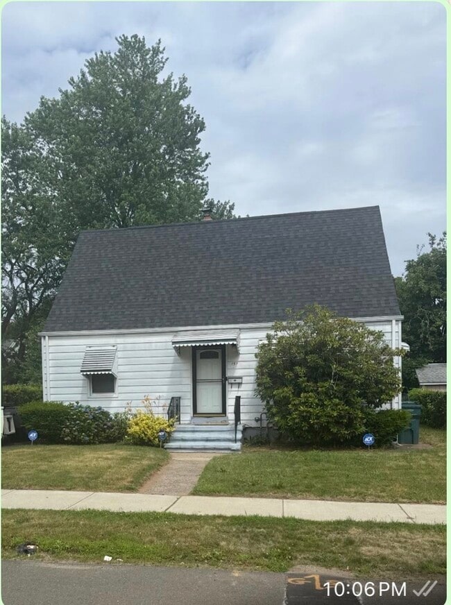 Building Photo - 151 Warner St