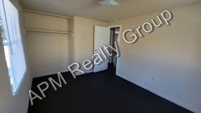 Building Photo - Two bedroom apartment off Harden Street