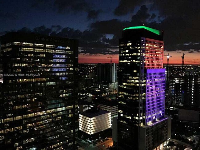 Building Photo - 495 Brickell Ave
