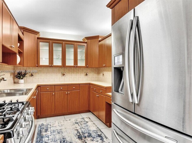 Building Photo - 3140 S Ocean Dr