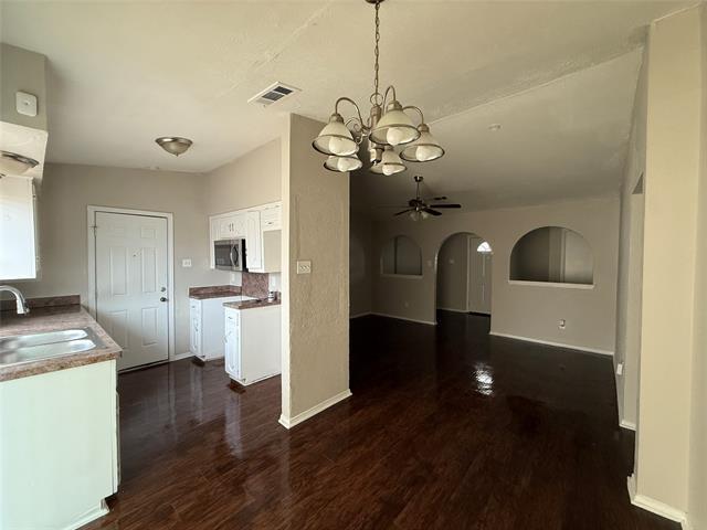 Building Photo - 9839 Glengreen Dr