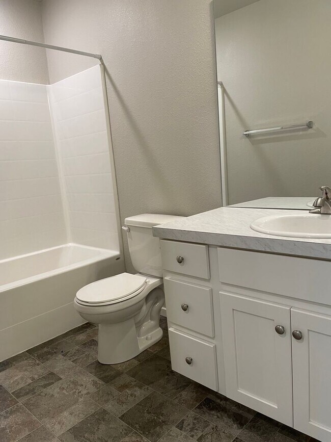 Building Photo - Luxury Rowhouse w/ 2-Car Garage in NE Ft. Collins