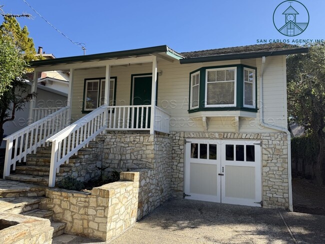 Building Photo - Newly Remodeled One Bedroom Carmel-by-the-...
