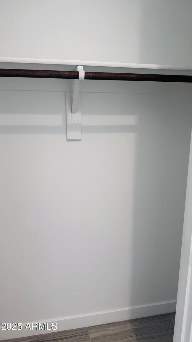 Building Photo - 9118 W Sells Dr