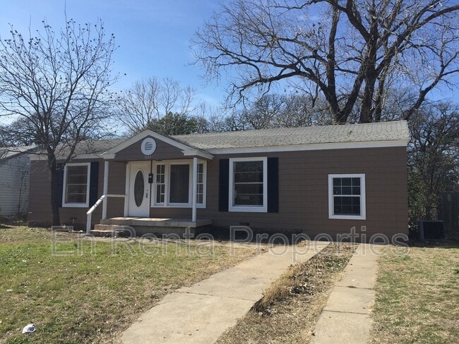 Building Photo - 601 W Beach St