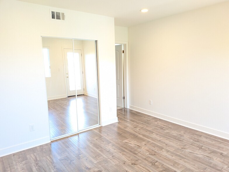 Building Photo - 2614 Chariton St