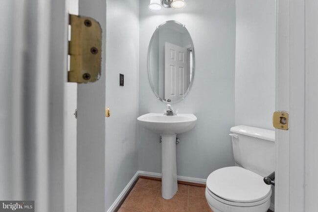 Building Photo - 2204 Commissary Cir
