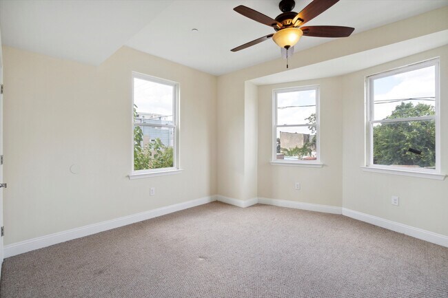 Building Photo - 1832 W Montgomery Ave