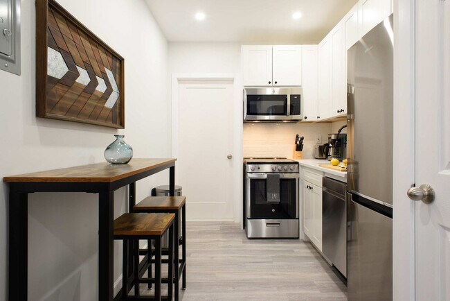 Building Photo - 240e E 75th St