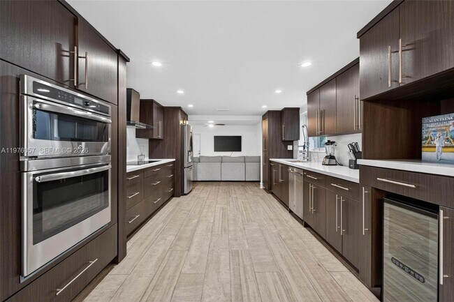 Building Photo - 3231 Salzedo St