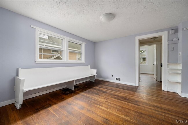 Building Photo - 1410 Fincke Ave
