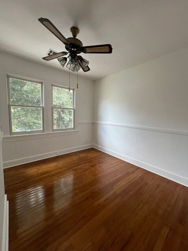 Building Photo - Newly Renovated 3 Bed, 2 Bath Near Campus