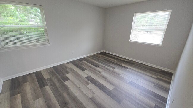 Building Photo - elmtree1401a