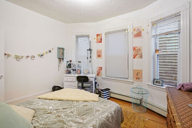 Building Photo - Great Mission Hill 4 bed