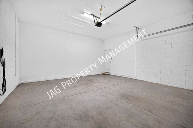 Building Photo - 2199 Emerald Springs Dr