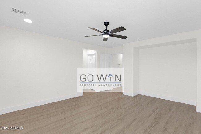 Building Photo - 4 Bed/ 2.5 bath - Beautiful Single Family ...