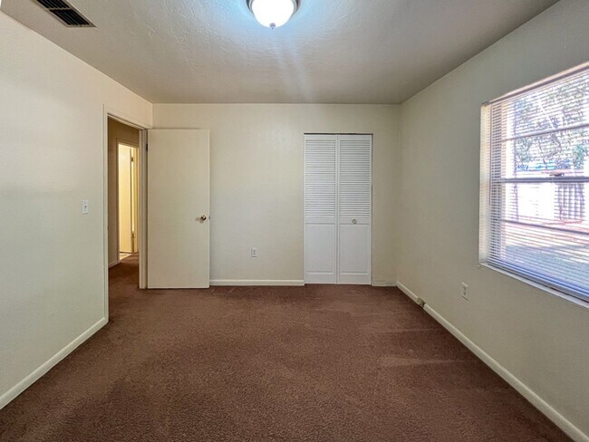 Building Photo - 3BR/2BA House in NW Gainesville  Available Mid-March