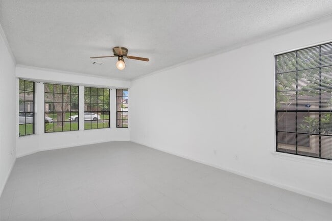 Building Photo - 1708 Woodwind Ln
