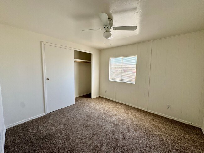 Building Photo - Cute Cozy and Centrally located