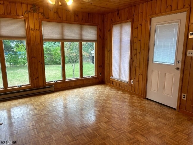 Building Photo - 15 Laurel Pl