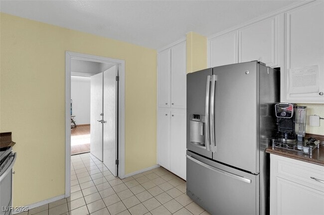 Building Photo - 1800 Red Rock Dr