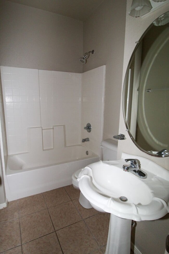 Building Photo - 5913 Cielo Del Rey Pl