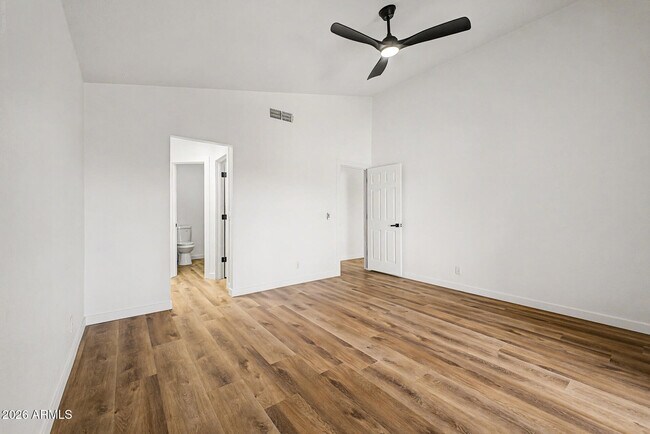 Building Photo - 921 S Val Vista Dr