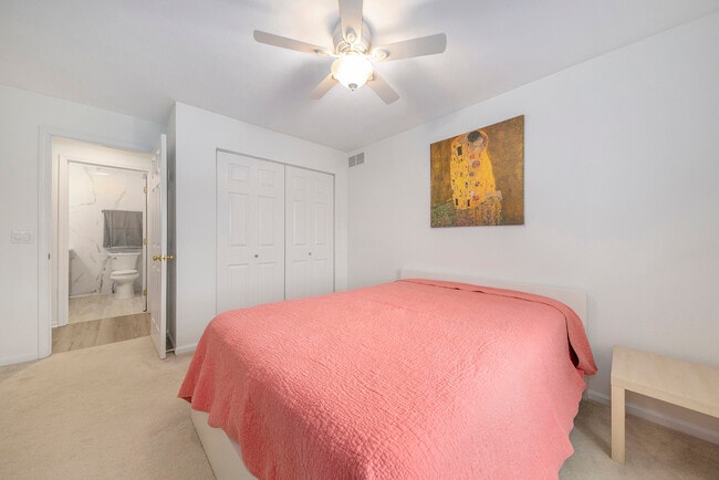 Building Photo - 1528 Oakfield Dr