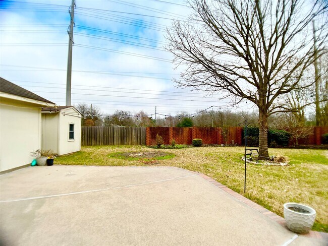 Building Photo - 8431 Big Bend Dr