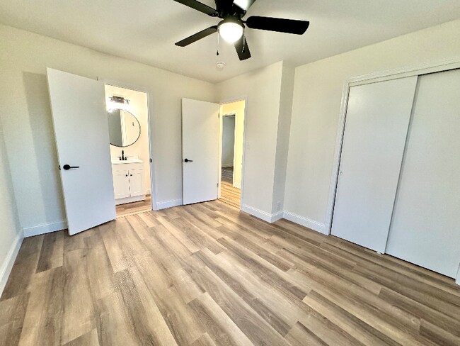 Building Photo - 2051 S Post Rd