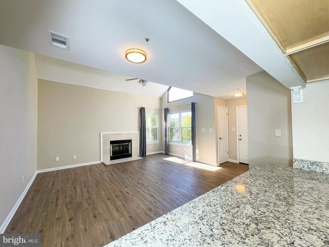 Building Photo - 13405 Shady Knoll Dr