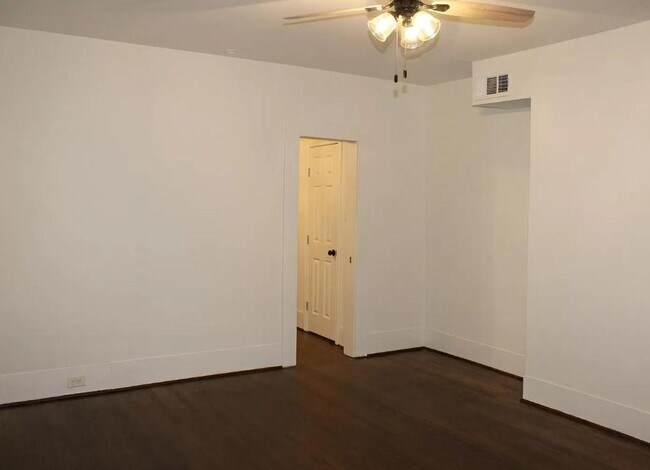 Building Photo - 5634 Willis Ave