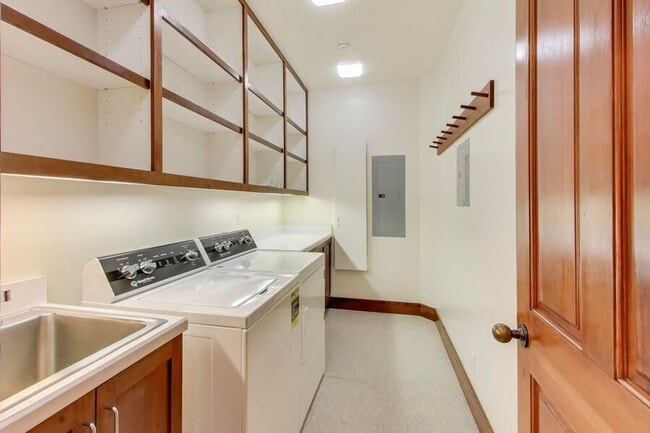 Building Photo - 28 Meadow Rd