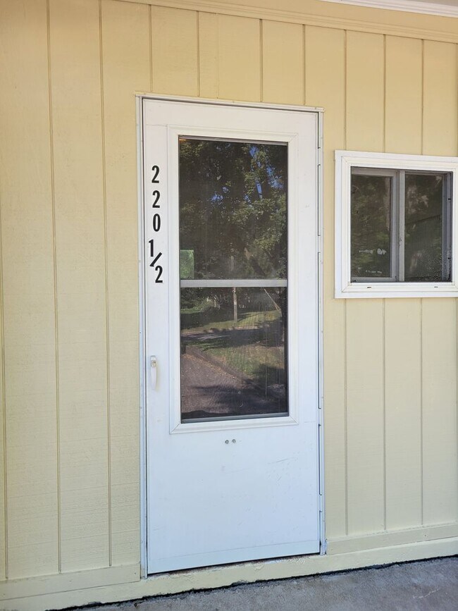 Building Photo - 220 Church St