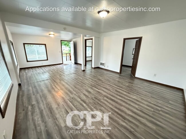 Building Photo - 305 Rosewood- Kelso, WA