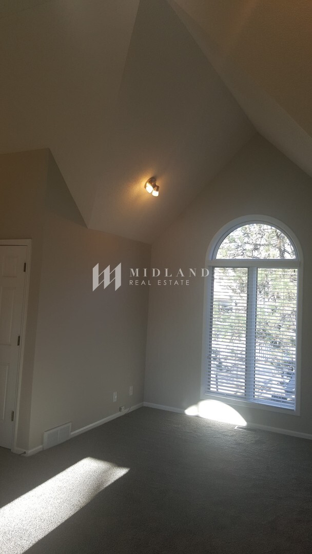 Building Photo - Stunning Updated Rockbrook Home
