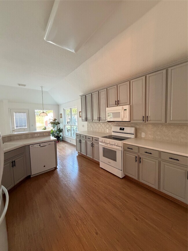 Building Photo - 19026 N Canyon Dr