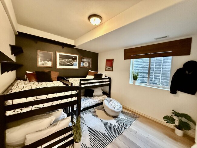 Building Photo - Spacious & Stylish 5-Bedroom Home in Wolf ...