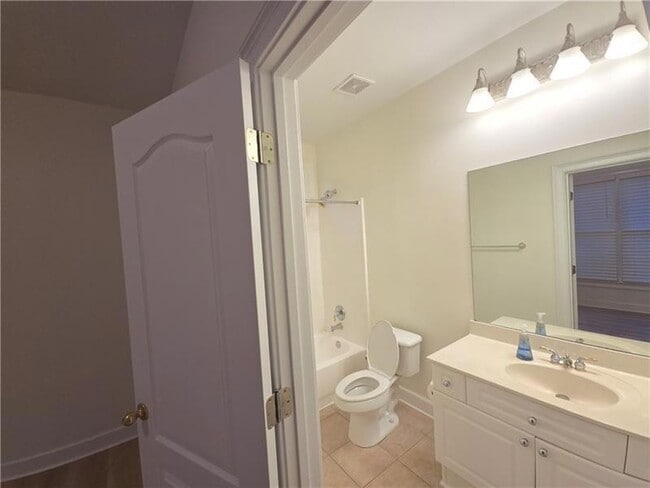 Building Photo - 12592 Waterside Dr